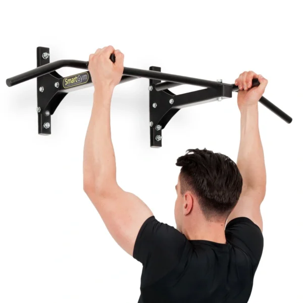 Barre de traction murale et plafond Marbo sport smartgym SG-12 - homme faisant des tractions en prise neutre