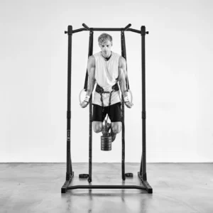 Barre de traction Eric Flag Slide bar 2.0 - Eric Flag faisant des dips lestés aux anneaux de gym